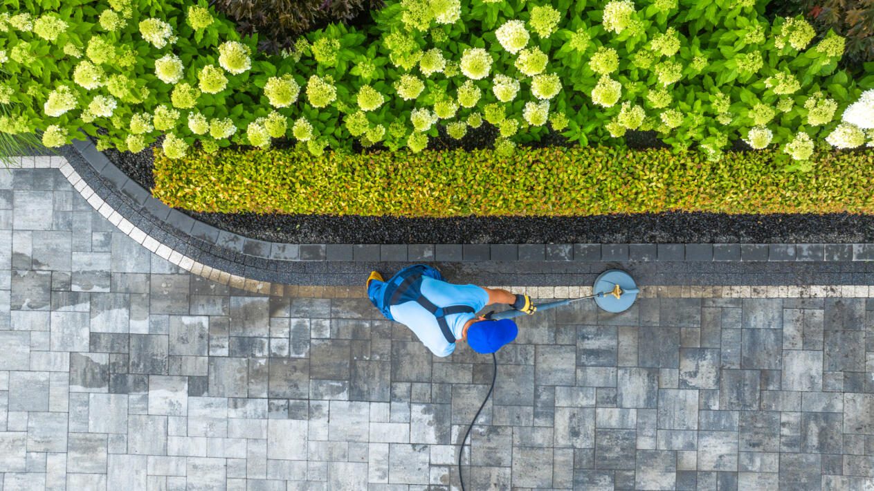 alt="residential driveway pavers cleaning by tech"