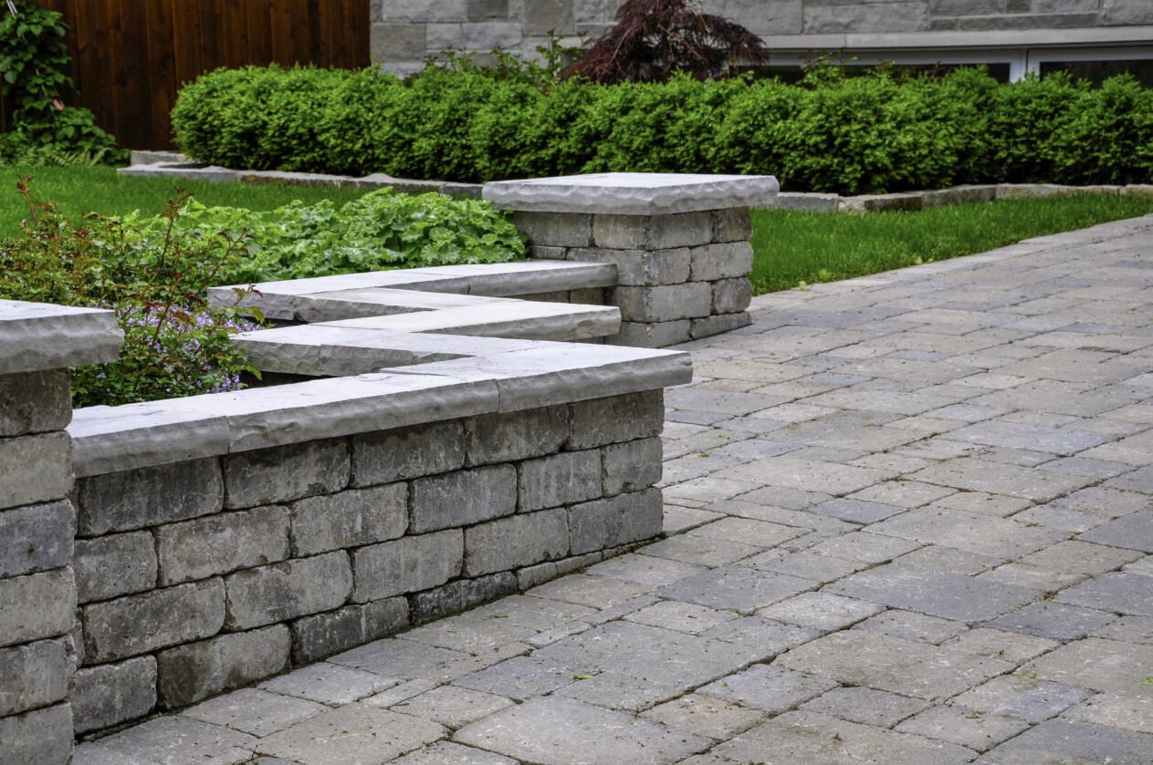 alt="pavers retaining wall and natural stone"